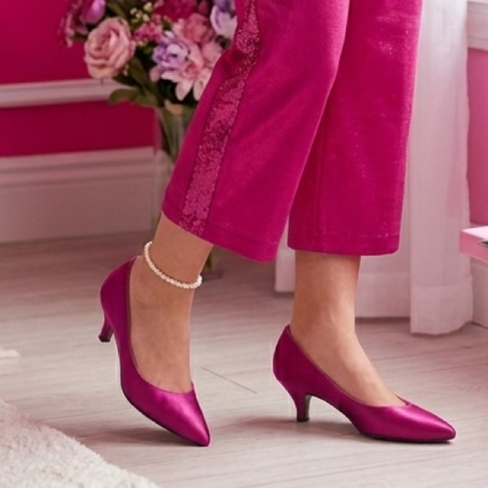 Peacocks Magenta Satin Kitten Heel Pumps Vintage Made in USA Size 6.5